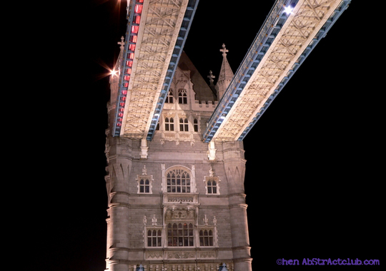 Tower Bridge - London - England 2005